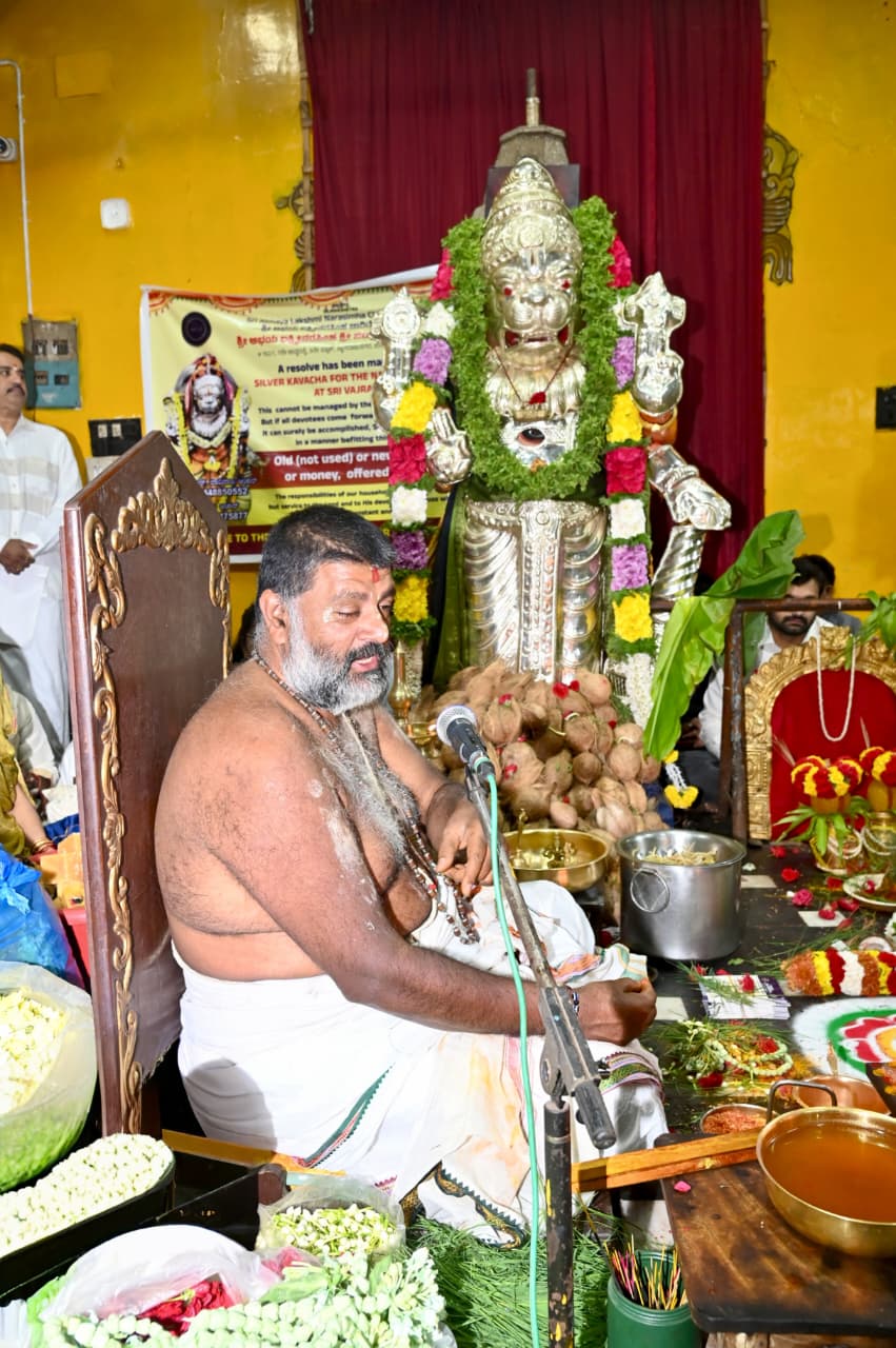 ಶ್ರೀಯುತ ಡಾ. ವಾದಿರಾಜ ಆಚಾರ್ಯರು